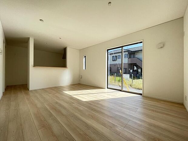 リビングは家族団らんの大切な空間です。ゆとりある広さと明るさでホッとくつろげるスペースになっています！