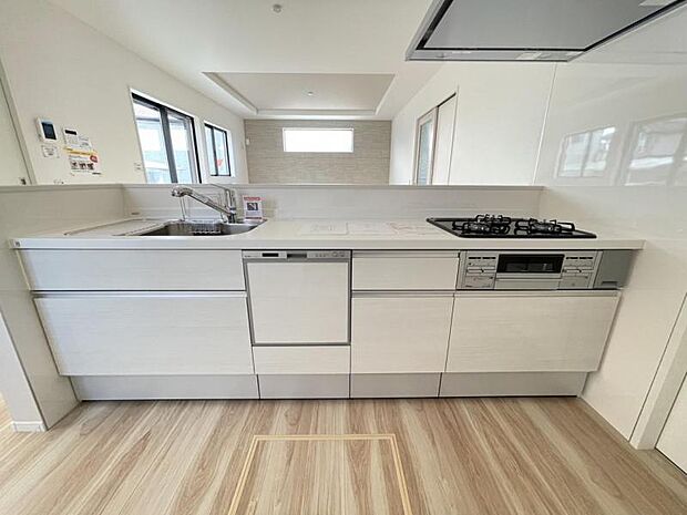 空間を隔てないカウンターキッチンはリビングにいる家族と会話がしやすい仕様^^