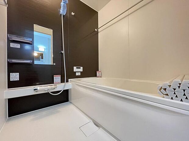 ゆったりと浸かれる1坪風呂を採用！1日の疲れを癒してくれる浴室は窓のある開放的な空間＾＾