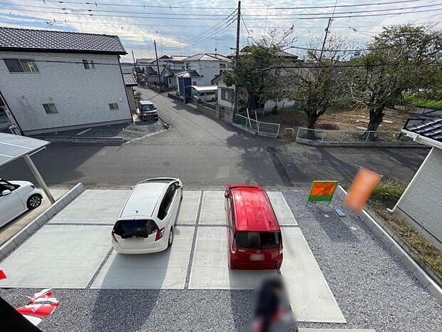 カースペース3台！並列駐車もできます！親戚や友人が遊びに来ても安心♪急な来客にも対応できますね＾＾
