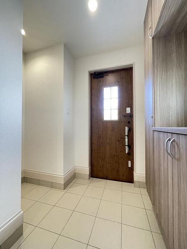 家族の靴がしまえるシューズボックス付き！SICにはベビーカーや子供の遊び道具なども収納できますよ＾＾