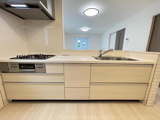 空間を隔てないカウンターキッチンはリビングにいる家族と会話がしやすい仕様＾＾