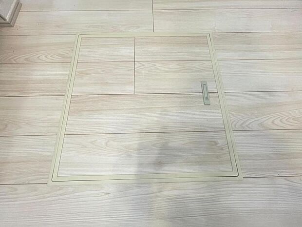 お漬物を漬けたり鍋などの季節物もしまっておける便利な床下収納！