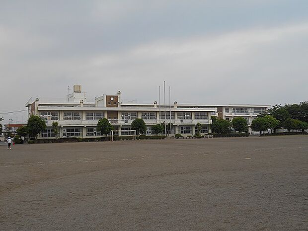 睦小学校 378m/徒歩5分、車1分