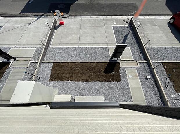 カースペース3台！並列駐車もできます！親戚や友人が遊びに来ても安心♪急な来客にも対応できますね＾＾