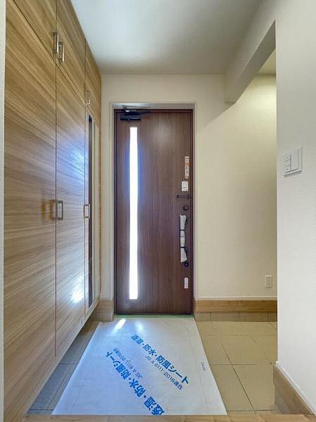 家族の靴がしまえるシューズボックス付き！土間にはベビーカーや子供の遊び道具なども収納できますよ＾＾