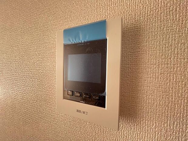 訪問者がひと目でわかるモニター付きインターホンを標準装備。お子さまのお留守番にも安心です！
