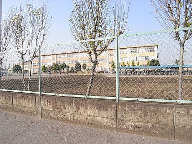 横川中学校 3406m/徒歩43分、車9分