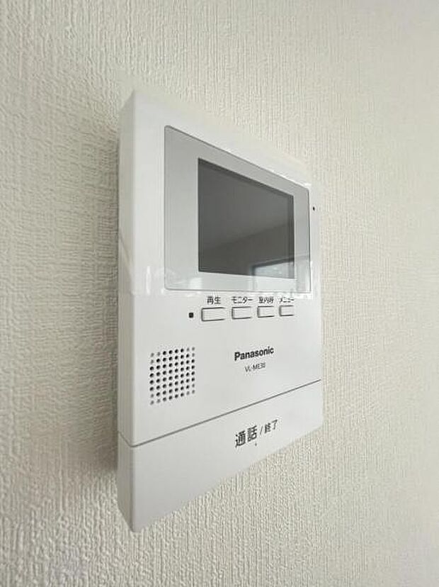 訪問者がひと目でわかるモニター付きインターホンを標準装備。お子さまのお留守番にも安心です！
