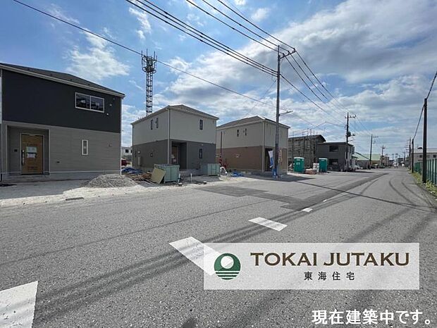 北西側約9.79M幅員の公道。車の出し入れもスムーズに行えますね＾＾