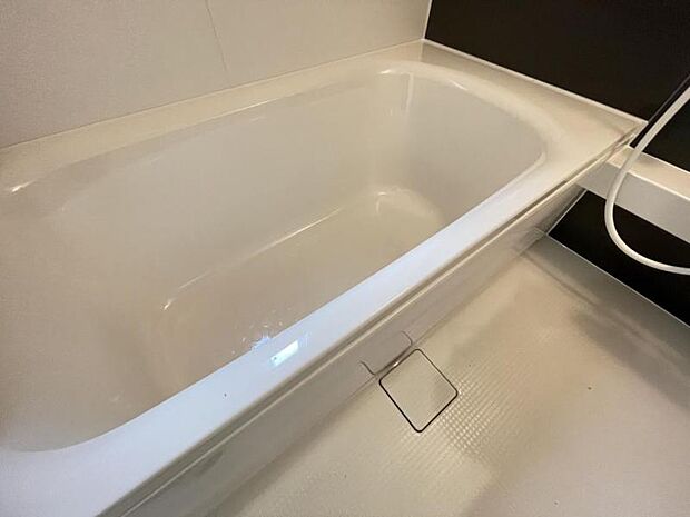 ゆったりと浸かれる1坪風呂を採用！1日の疲れを癒してくれる浴室は窓のある開放的な空間＾＾