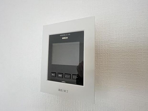 訪問者がひと目でわかるモニター付きインターホンを標準装備。お子さまのお留守番にも安心です！