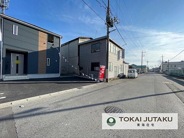 北西側約9.79M幅員の公道。車の出し入れもスムーズに行えますね＾＾