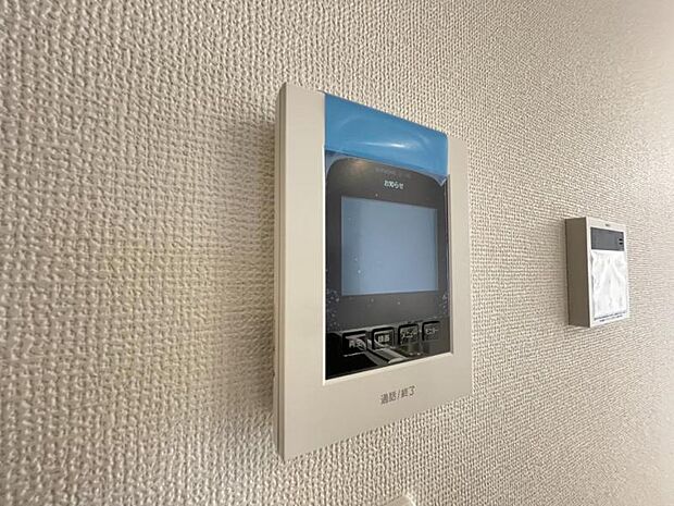 訪問者がひと目でわかるモニター付きインターホンを標準装備。お子さまのお留守番にも安心です！