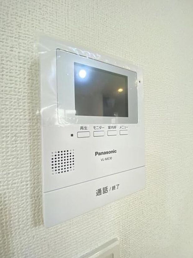 訪問者がひと目でわかるモニター付きインターホンを標準装備。お子さまのお留守番にも安心です！
