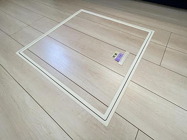 お漬物を漬けたり鍋などの季節物もしまっておける便利な床下収納！