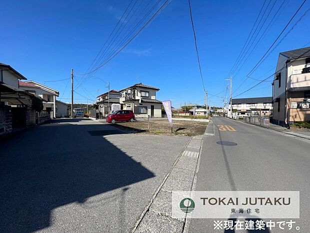 南側約6M、東側約5M幅員の公道角地。車の出し入れもスムーズに行えますね^^