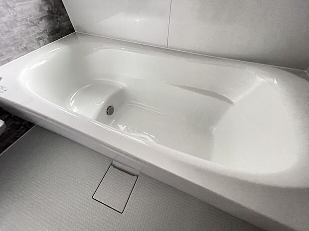 ゆったりと浸かれる1坪風呂を採用!1日の疲れを癒してくれる浴室は窓のある開放的な空間^^