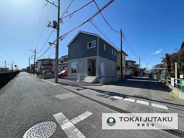 北東側約6M、南東側約4M幅員の公道角地。車の出し入れもスムーズに行えますね^^