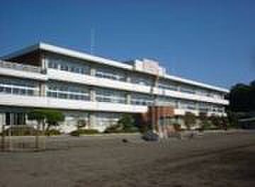 河内中学校　732ｍ/徒歩10分、車2分