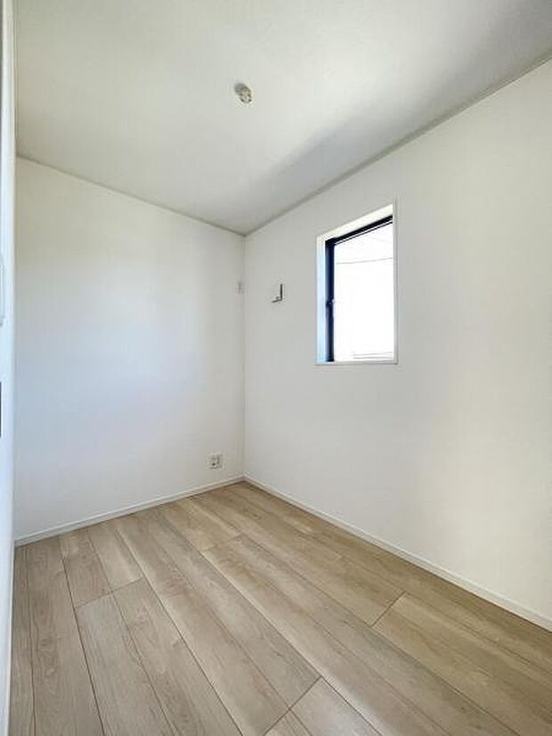 在宅ワークや物置としても活用できるテレワークルーム付き！