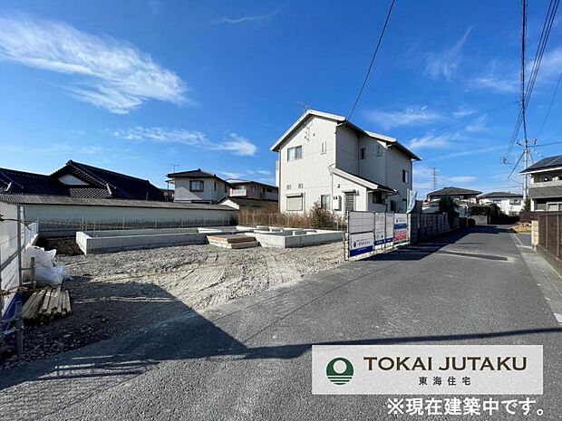 北東側約4M幅員の公道です^^