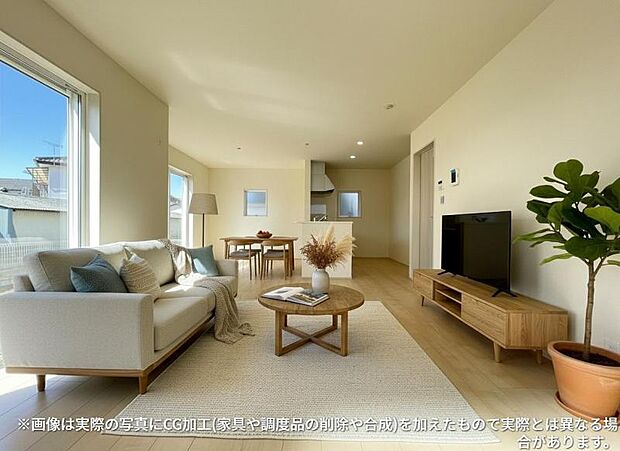 開放感のあるゆとりあるリビング。採光にもこだわった居心地の良い空間です♪