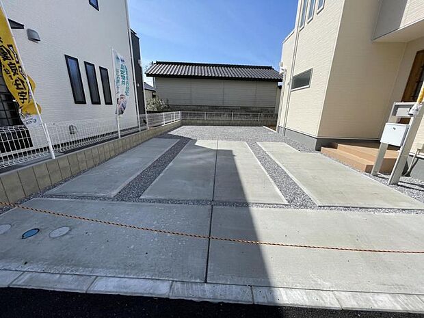 カースペース2台！並列駐車もできます＾＾