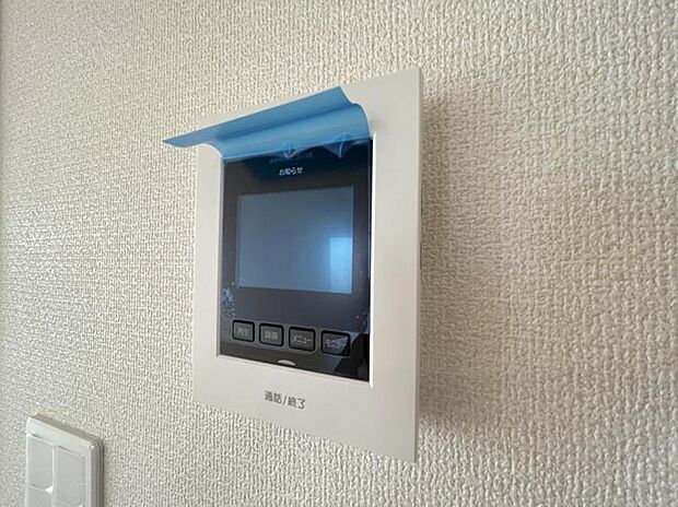 訪問者がひと目でわかるモニター付きインターホンを標準装備。お子さまのお留守番にも安心です！