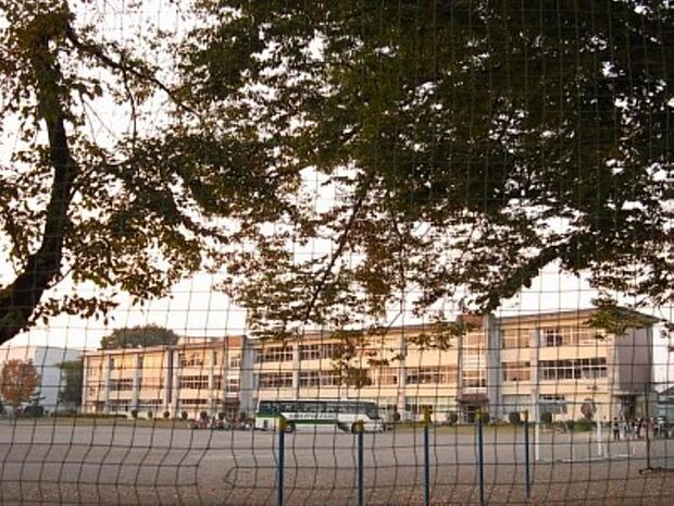 雀宮南小学校　780ｍ/徒歩10分、車2分