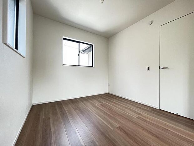 お子様の成長に合わせて間取りの変更が可能！各部屋にドア・収納ついています＾＾