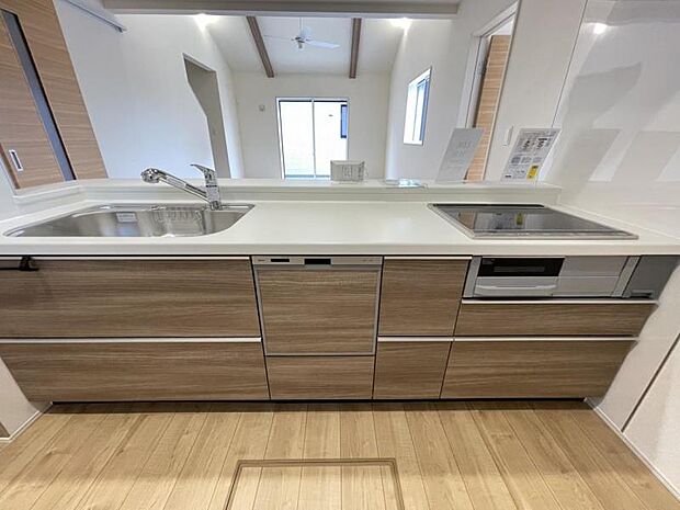 家族の顔が見えるカウンターキッチン！配膳や片付けも楽にできますね＾＾