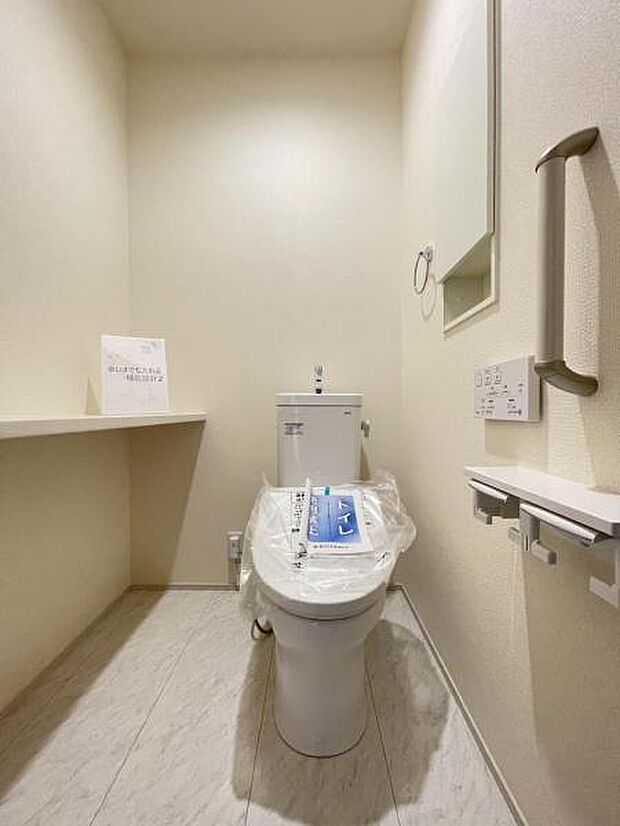 立ち上がりをサポートしてくれる手すりも完備！