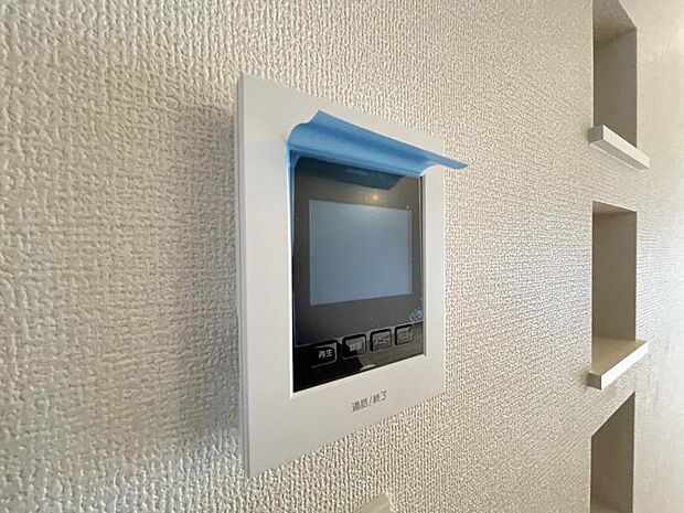 訪問者がひと目でわかるモニター付きインターホンを標準装備。お子さまのお留守番にも安心です！