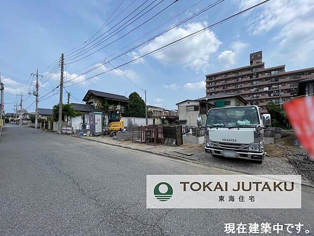 西側約5.5m幅員の公道です^^