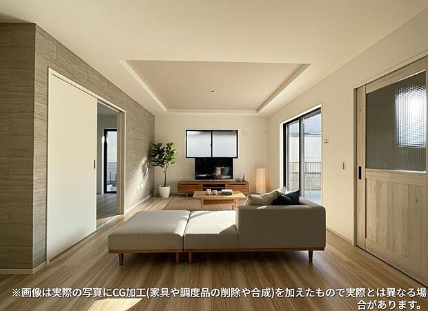 開放感のあるゆとりあるリビング。採光にもこだわった居心地の良い空間です♪