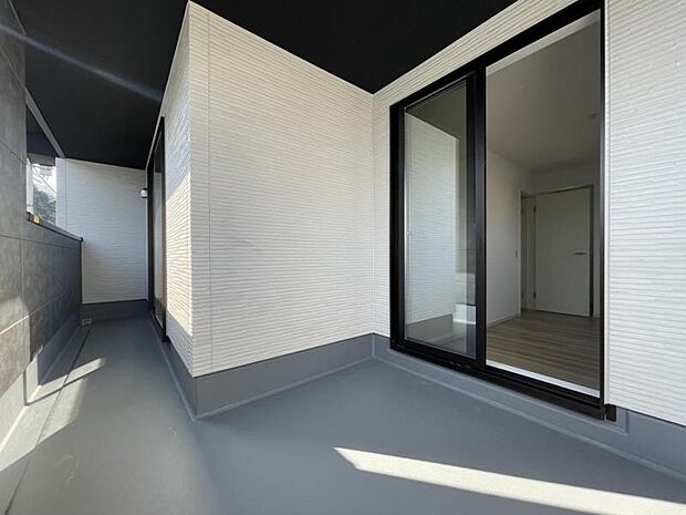 天候に左右されにくいインナーバルコニー！雨期や急な天候の変化でもひとまず安心♪家事ストレスも軽減されますね＾＾