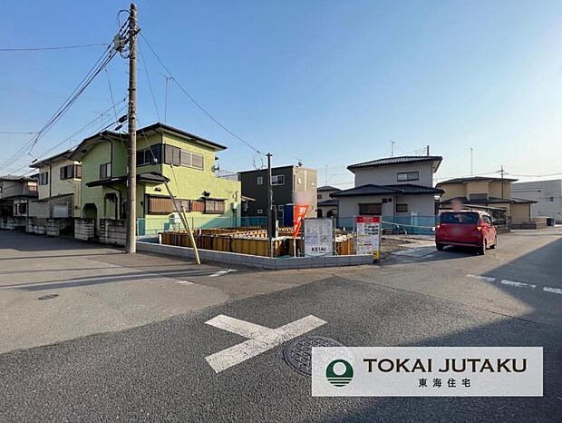 北側約6M、西側約4M幅員の公道角地。車の出し入れもスムーズに行えますね＾＾