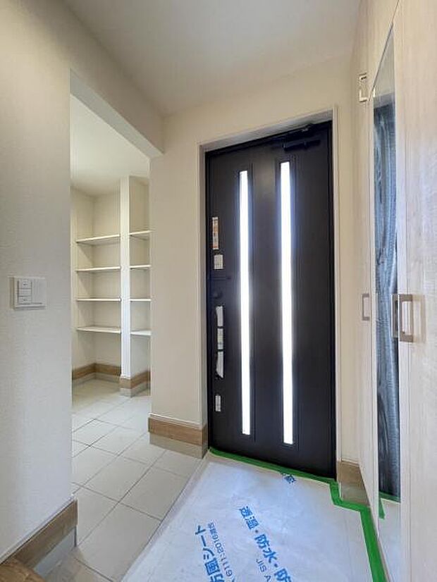 家族の靴がしまえるシューズボックス付き!土間にはベビーカーや子供の遊び道具なども収納できますよ^^