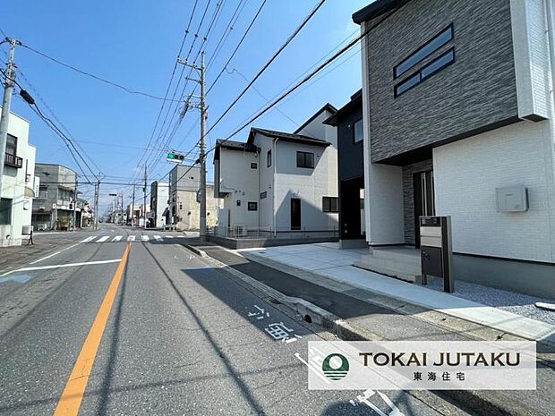 北側約8.1M幅員の公道。車の出し入れもスムーズに行えますね^^