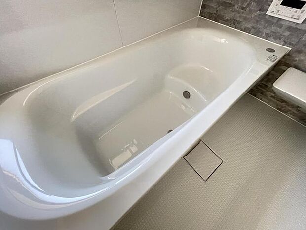 ゆったりと浸かれる1坪風呂を採用！1日の疲れを癒してくれる浴室は窓のある開放的な空間＾＾