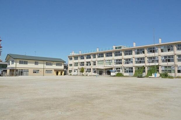 簗瀬小学校　907ｍ/徒歩12分、車3分