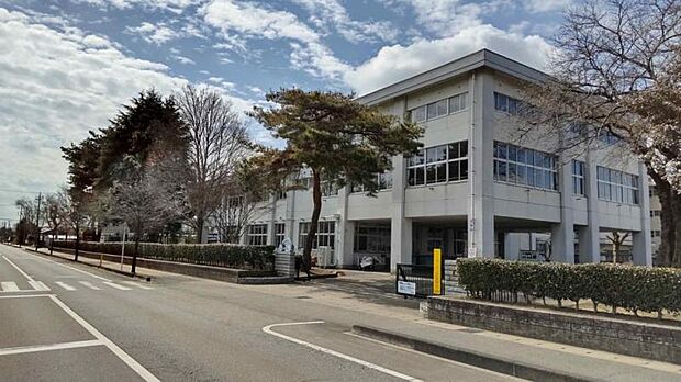 中村中学校 1418m/徒歩18分、車4分