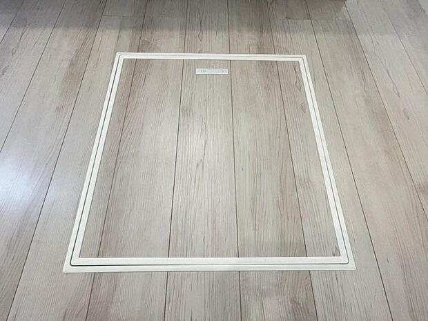 お漬物を漬けたり鍋などの季節物もしまっておける便利な床下収納!