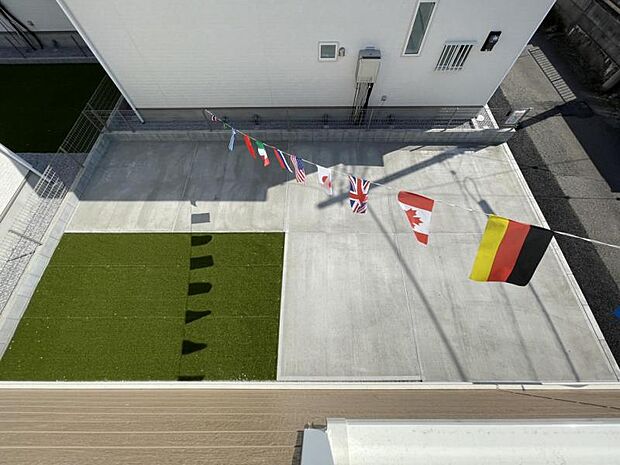 カースペース3台！並列駐車もできます！親戚や友人が遊びに来ても安心♪急な来客にも対応できますね＾＾