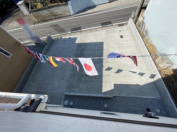 カースペース3台！並列駐車もできます！親戚や友人が遊びに来ても安心♪急な来客にも対応できますね＾＾