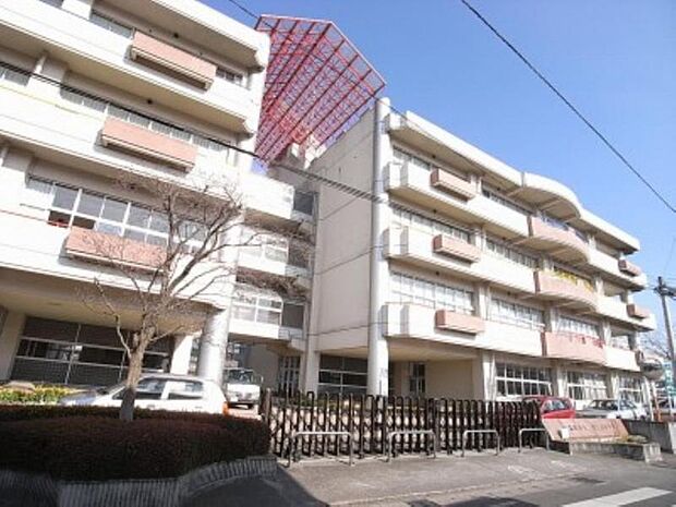 富士見小学校　1449ｍ/徒歩19分、車4分