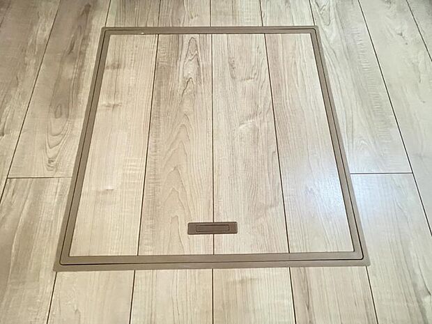 お漬物を漬けたり鍋などの季節物もしまっておける便利な床下収納！