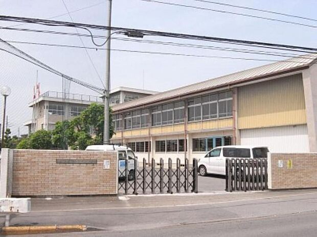 昭和小学校　996ｍ/徒歩13分、車3分