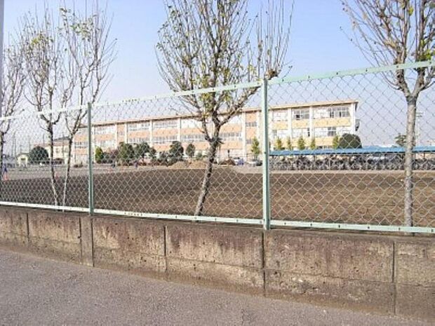 横川中学校　3351ｍ/徒歩42分、車9分